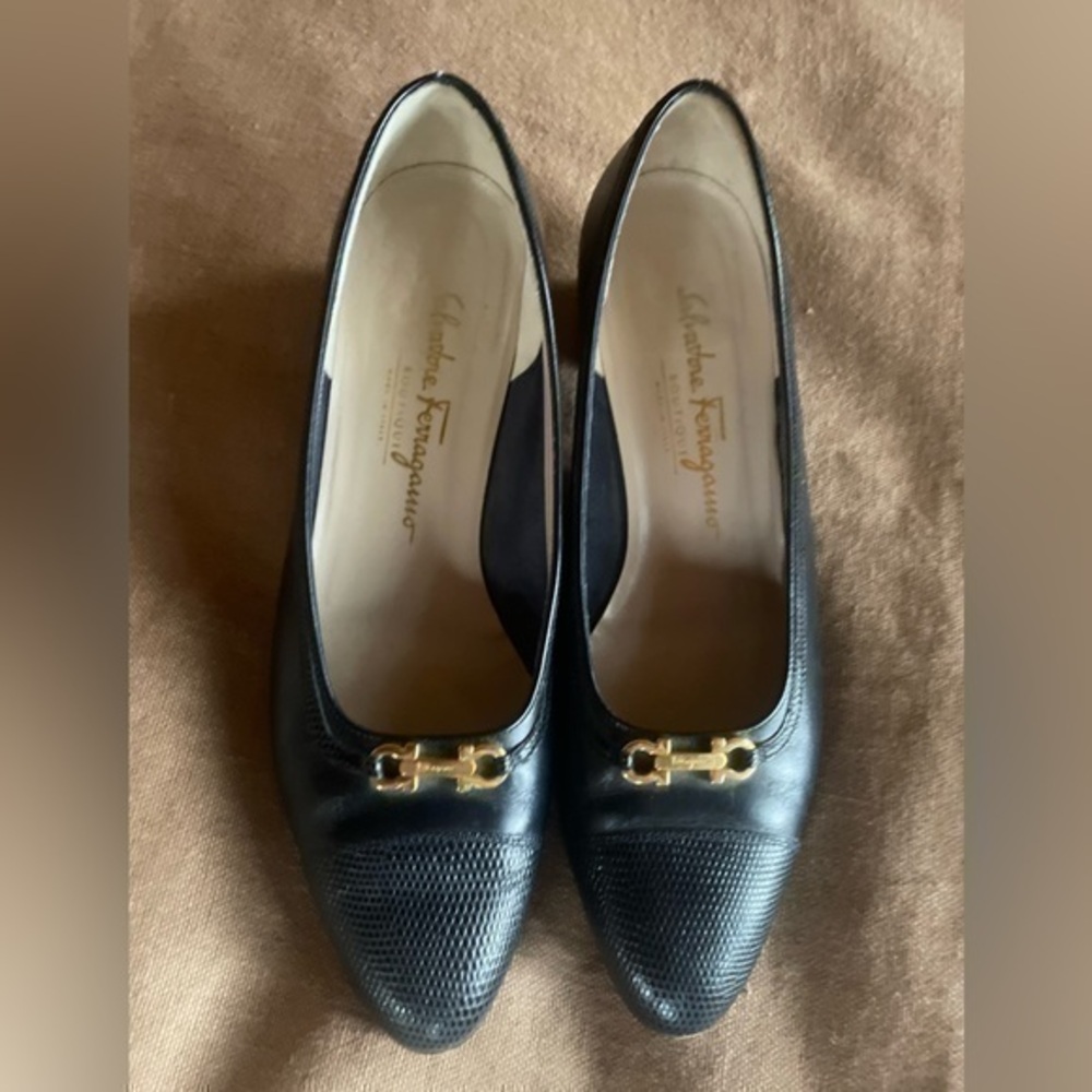 Salvatore Ferragamo Navy Leather horsebit signature heel 8.5 vintage